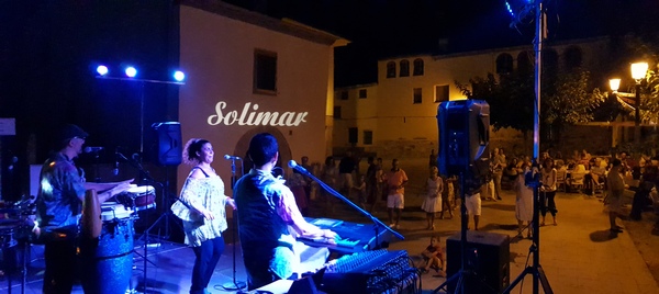2 de agosto, cuarteto orquesta Solimar grupo musical al baile de Fiesta Mayor del barrio de la Fuente del Bolo, Collbató, Barcelona.