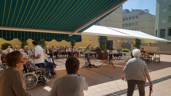 19 de junio: cantante por fiesta de San Juan en la residencia Natividad de Barcelona.