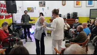 Duo Solimar animando la fiesta de Navidad en la residencia Sant Miquel de Barcelona