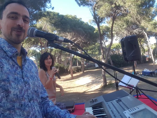 Ball i festa amb Duo musical després del dinar popular a Gavà